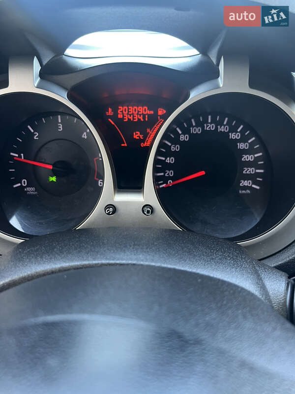 Внедорожник / Кроссовер Nissan Juke 2013 в Киеве