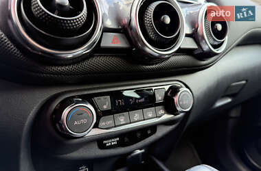 Внедорожник / Кроссовер Nissan Juke 2022 в 