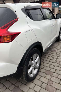 Позашляховик / Кросовер Nissan Juke 2012 в 