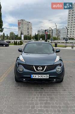 Позашляховик / Кросовер Nissan Juke 2013 в 