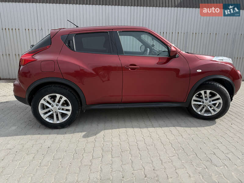 Внедорожник / Кроссовер Nissan Juke 2010 в 