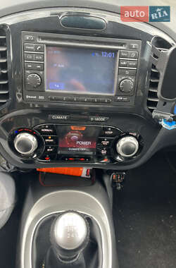 Позашляховик / Кросовер Nissan Juke 2010 в 