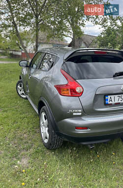 Позашляховик / Кросовер Nissan Juke 2010 в 