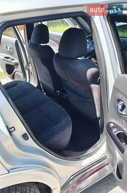 Внедорожник / Кроссовер Nissan Juke 2013 в 