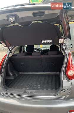 Внедорожник / Кроссовер Nissan Juke 2011 в 