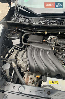 Внедорожник / Кроссовер Nissan Juke 2011 в 