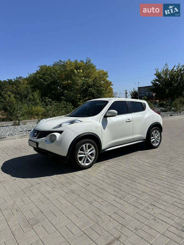 Внедорожник / Кроссовер Nissan Juke 2013 в 