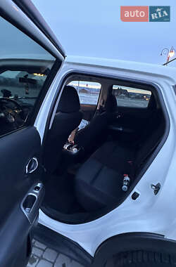 Позашляховик / Кросовер Nissan Juke 2014 в 