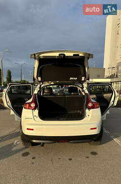Позашляховик / Кросовер Nissan Juke 2011 в 