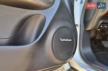 Внедорожник / Кроссовер Nissan Juke 2013 в 