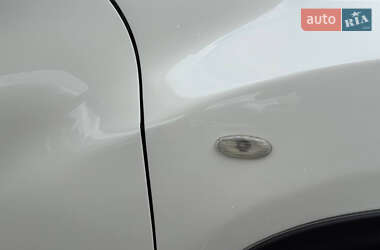 Внедорожник / Кроссовер Nissan Juke 2013 в 