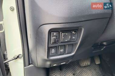 Внедорожник / Кроссовер Nissan Juke 2012 в 