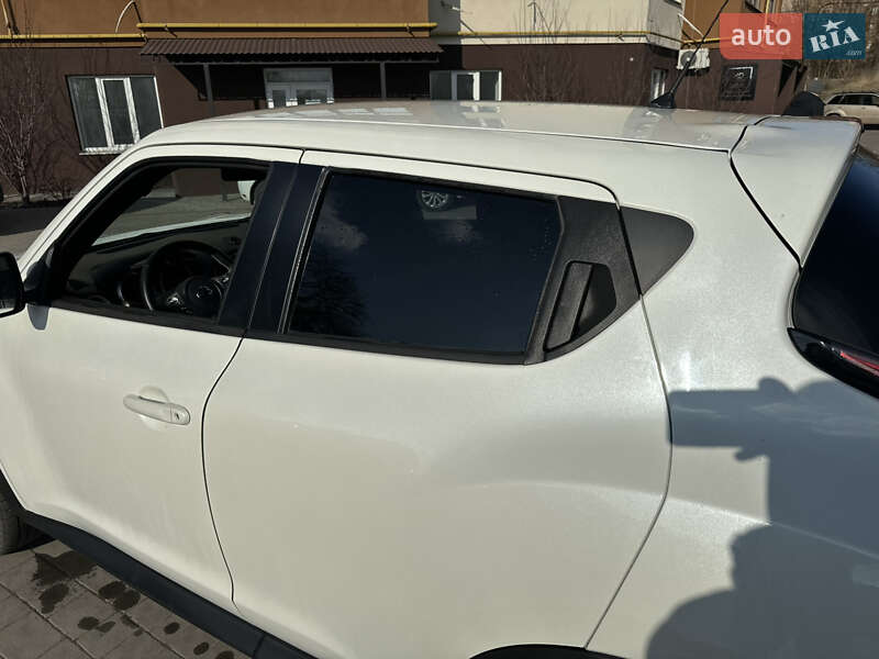 Позашляховик / Кросовер Nissan Juke 2015 в Дубні