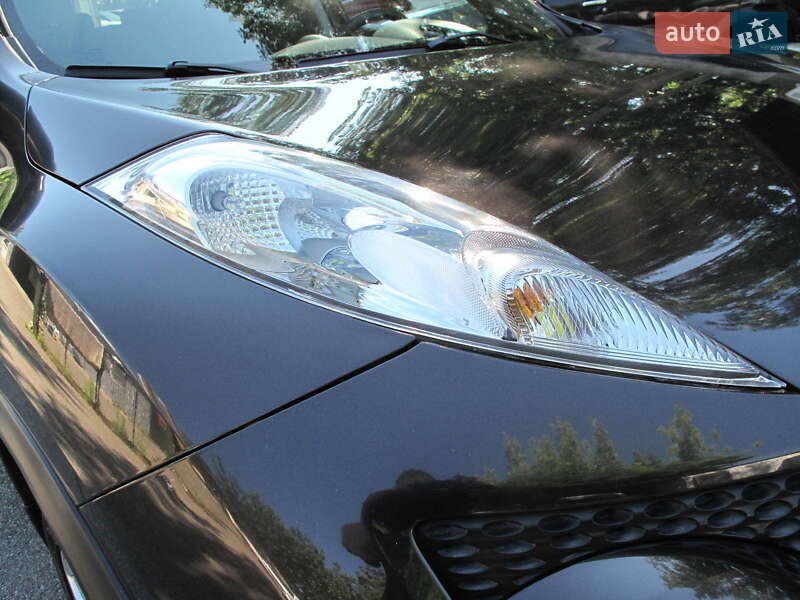 Внедорожник / Кроссовер Nissan Juke 2011 в Киеве