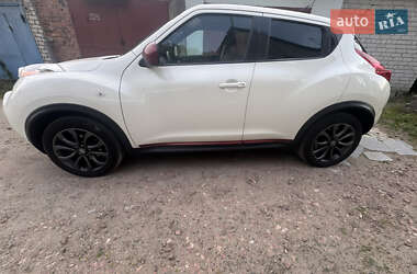 Позашляховик / Кросовер Nissan Juke 2013 в 