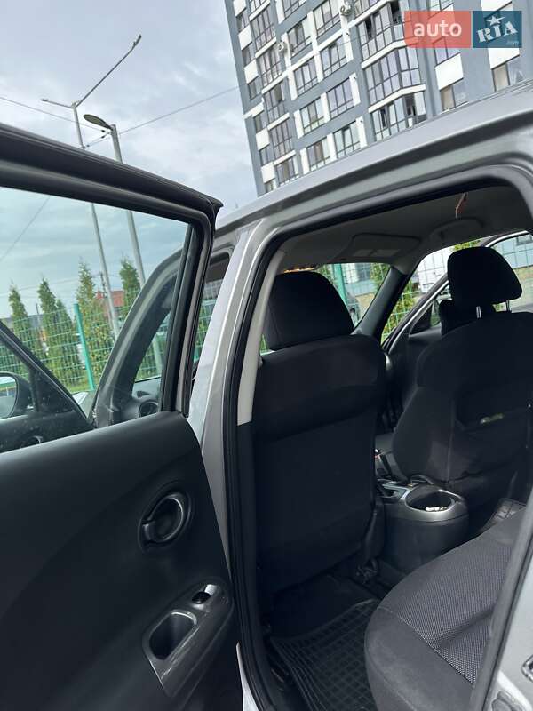 Внедорожник / Кроссовер Nissan Juke 2011 в Луцке