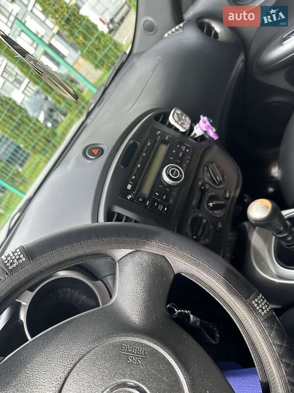 Внедорожник / Кроссовер Nissan Juke 2011 в Луцке