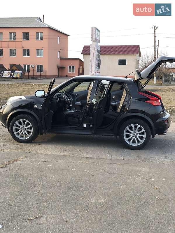 Внедорожник / Кроссовер Nissan Juke 2014 в Хороле