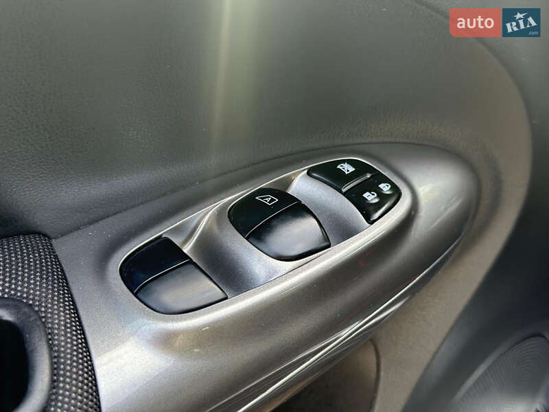 Позашляховик / Кросовер Nissan Juke 2013 в Львові