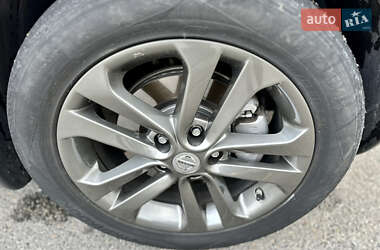 Позашляховик / Кросовер Nissan Juke 2014 в 