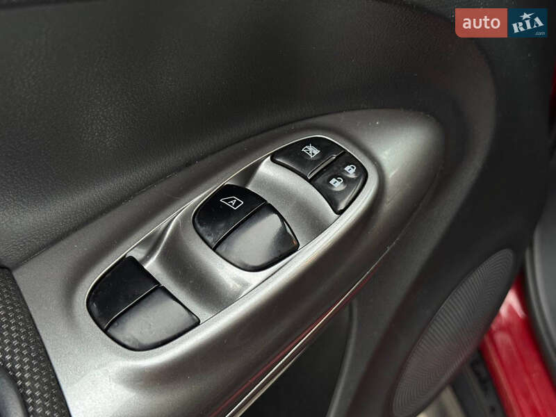 Внедорожник / Кроссовер Nissan Juke 2012 в Киеве