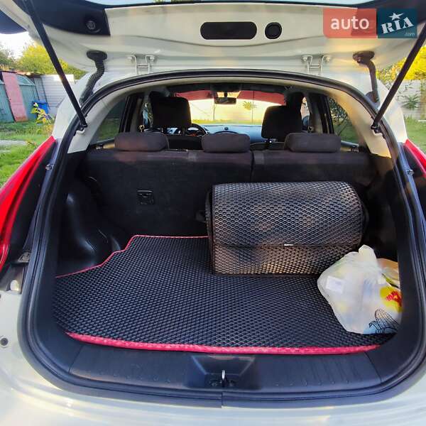 Внедорожник / Кроссовер Nissan Juke 2011 в Александрие