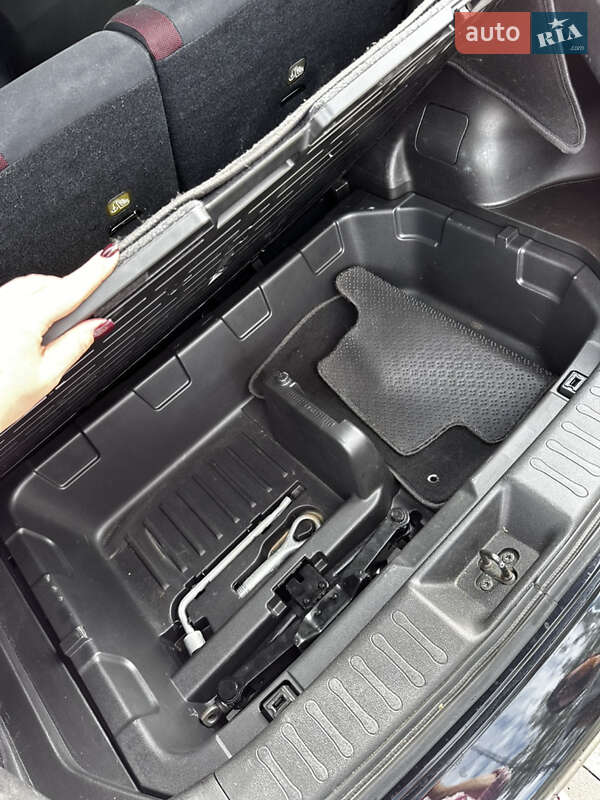 Внедорожник / Кроссовер Nissan Juke 2013 в Ужгороде фото 18 Внедорожник / Кроссовер Nissan Juke 2013 в Ужгороде