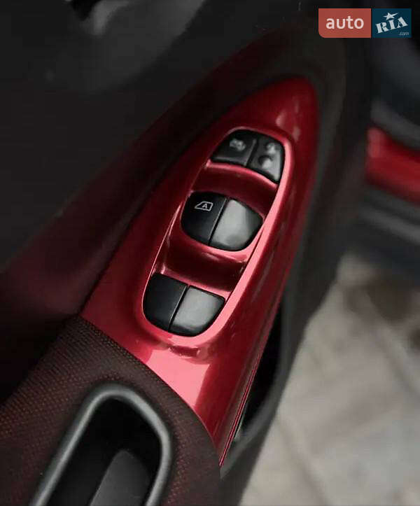 Внедорожник / Кроссовер Nissan Juke 2011 в Запорожье