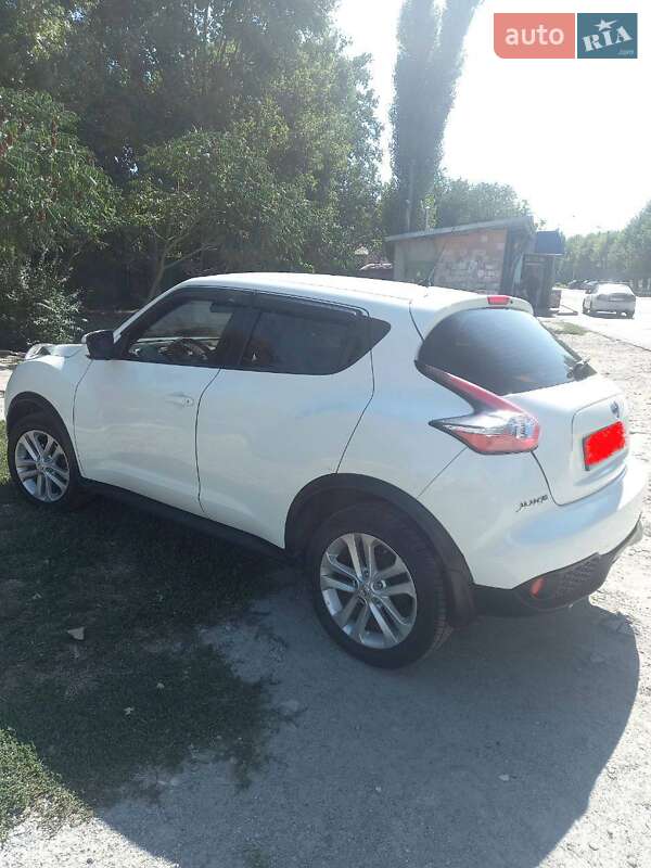 Внедорожник / Кроссовер Nissan Juke 2016 в Синельниково
