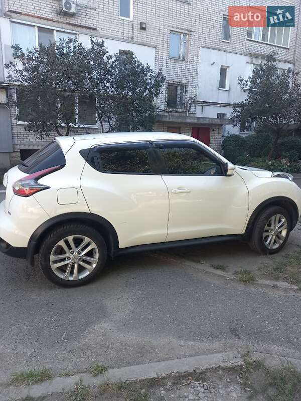 Внедорожник / Кроссовер Nissan Juke 2016 в Синельниково