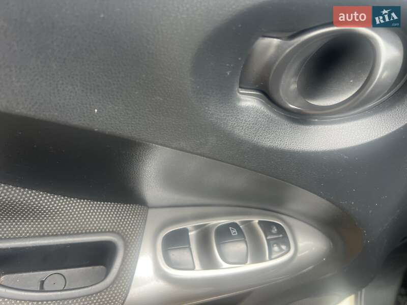 Внедорожник / Кроссовер Nissan Juke 2013 в Калуше