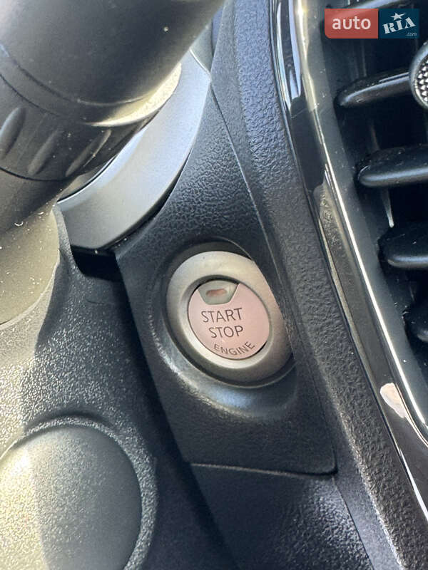 Внедорожник / Кроссовер Nissan Juke 2012 в Полтаве