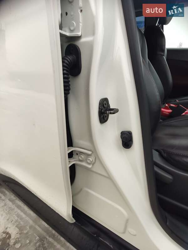 Внедорожник / Кроссовер Nissan Juke 2012 в Киеве фото 19 Внедорожник / Кроссовер Nissan Juke 2012 в Киеве