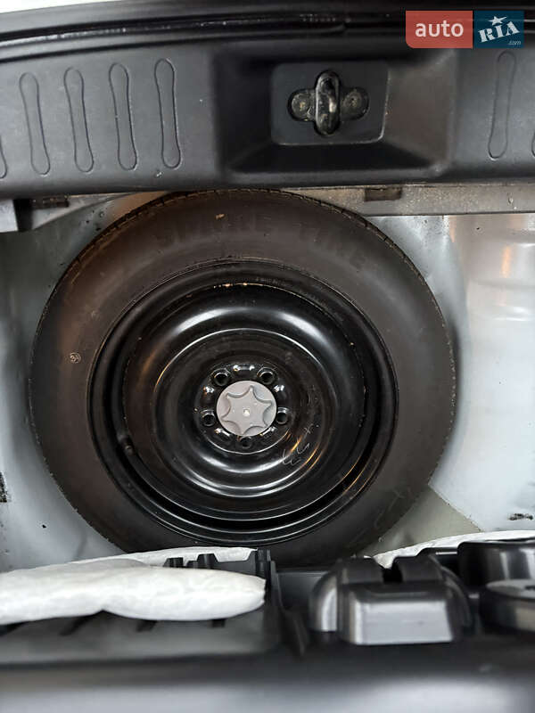 Позашляховик / Кросовер Nissan Juke 2012 в Дніпрі