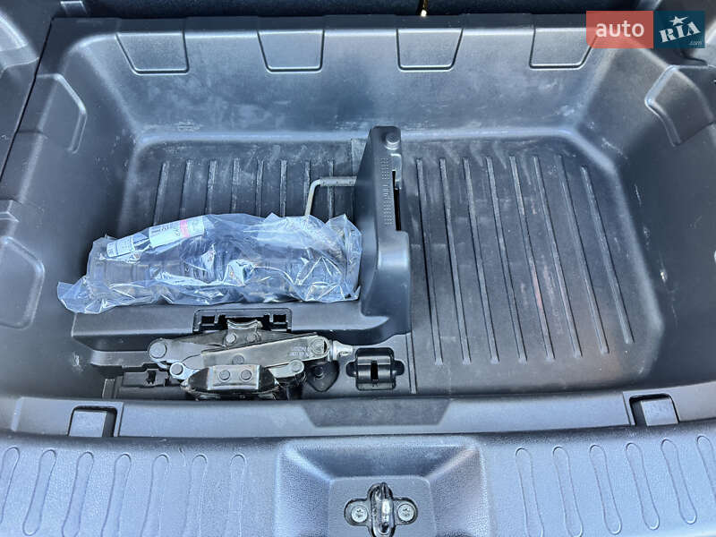 Позашляховик / Кросовер Nissan Juke 2012 в Львові