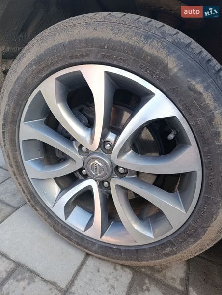 Внедорожник / Кроссовер Nissan Juke 2014 в Дубно