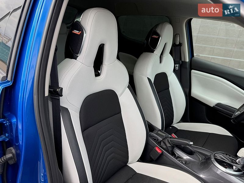 Внедорожник / Кроссовер Nissan Juke 2023 в Киеве