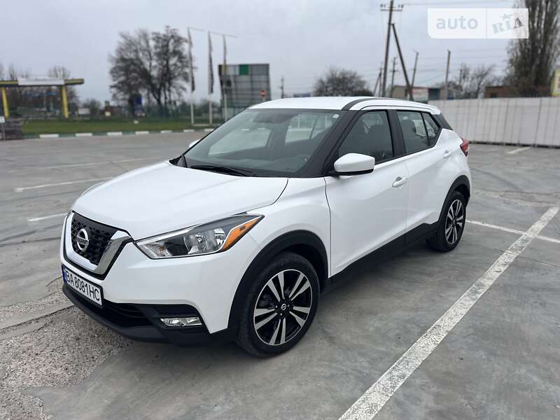 White nissan store kicks 2019