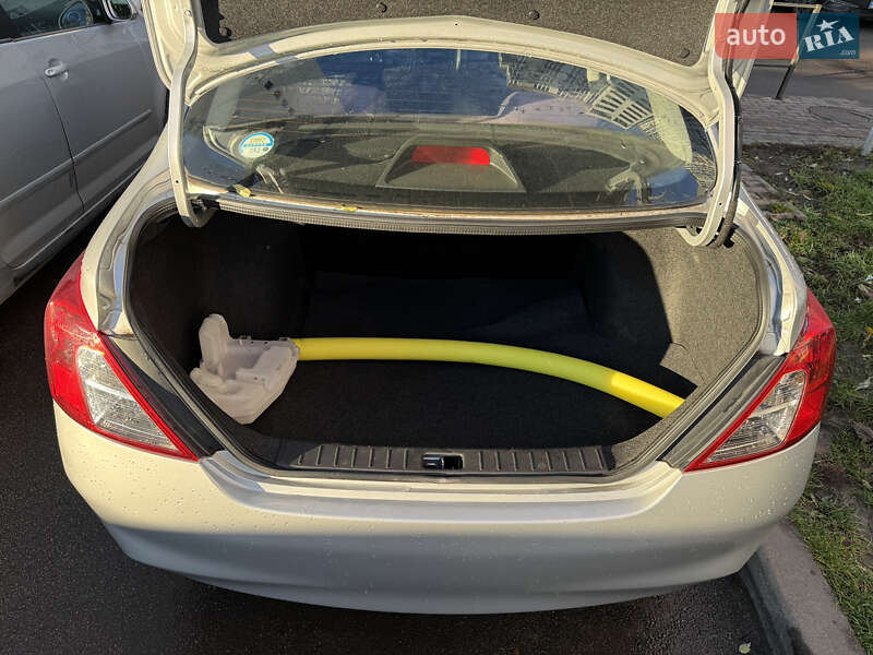 Седан Nissan Latio 2012 в Киеве