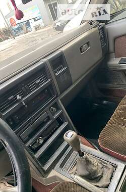 Седан Nissan Laurel 1987 в Первомайске