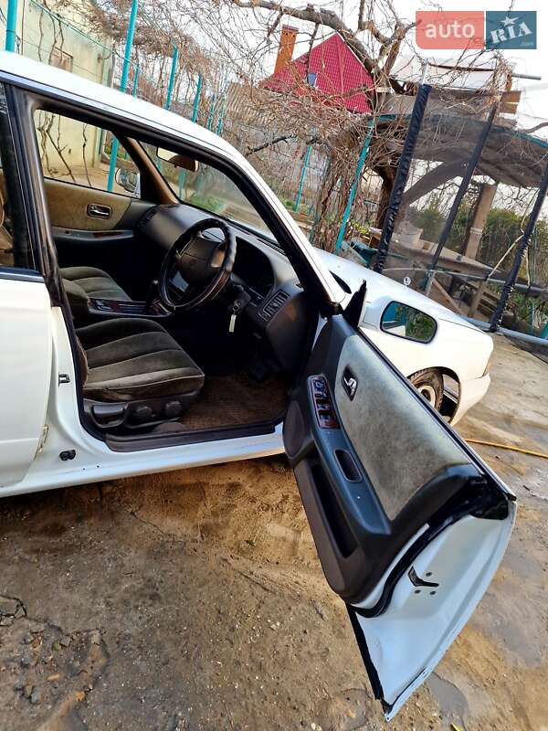 Седан Nissan Laurel 1994 в Одессе