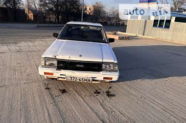 Седан Nissan Laurel 1988 в Тальном