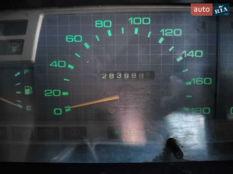 Седан Nissan Laurel 1986 в Коростене