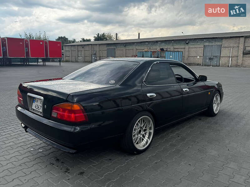 Седан Nissan Laurel 2001 в Киеве