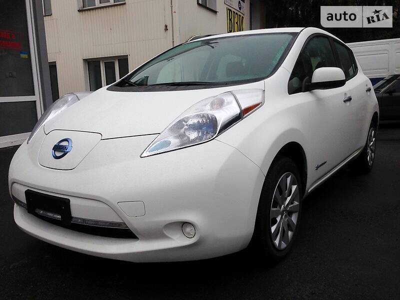 Седан Nissan Leaf 2015 в Киеве