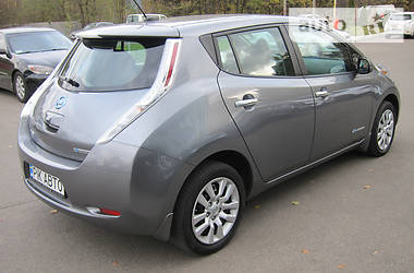 Хэтчбек Nissan Leaf 2015 в Киеве