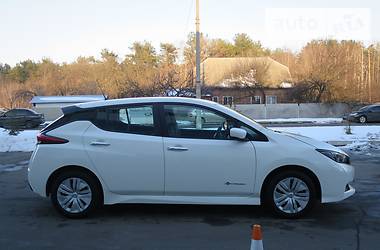 Хэтчбек Nissan Leaf 2018 в Киеве