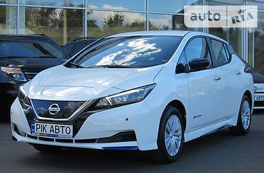 Хэтчбек Nissan Leaf 2018 в Киеве