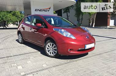 Хетчбек Nissan Leaf 2015 в Дніпрі