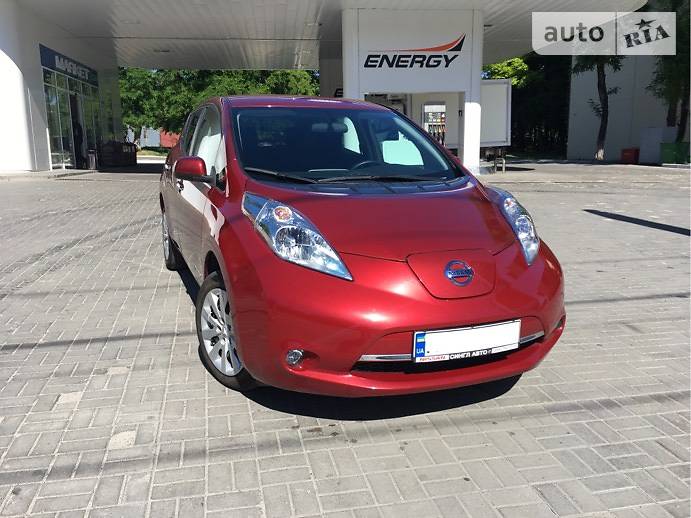 Хэтчбек Nissan Leaf 2015 в Днепре